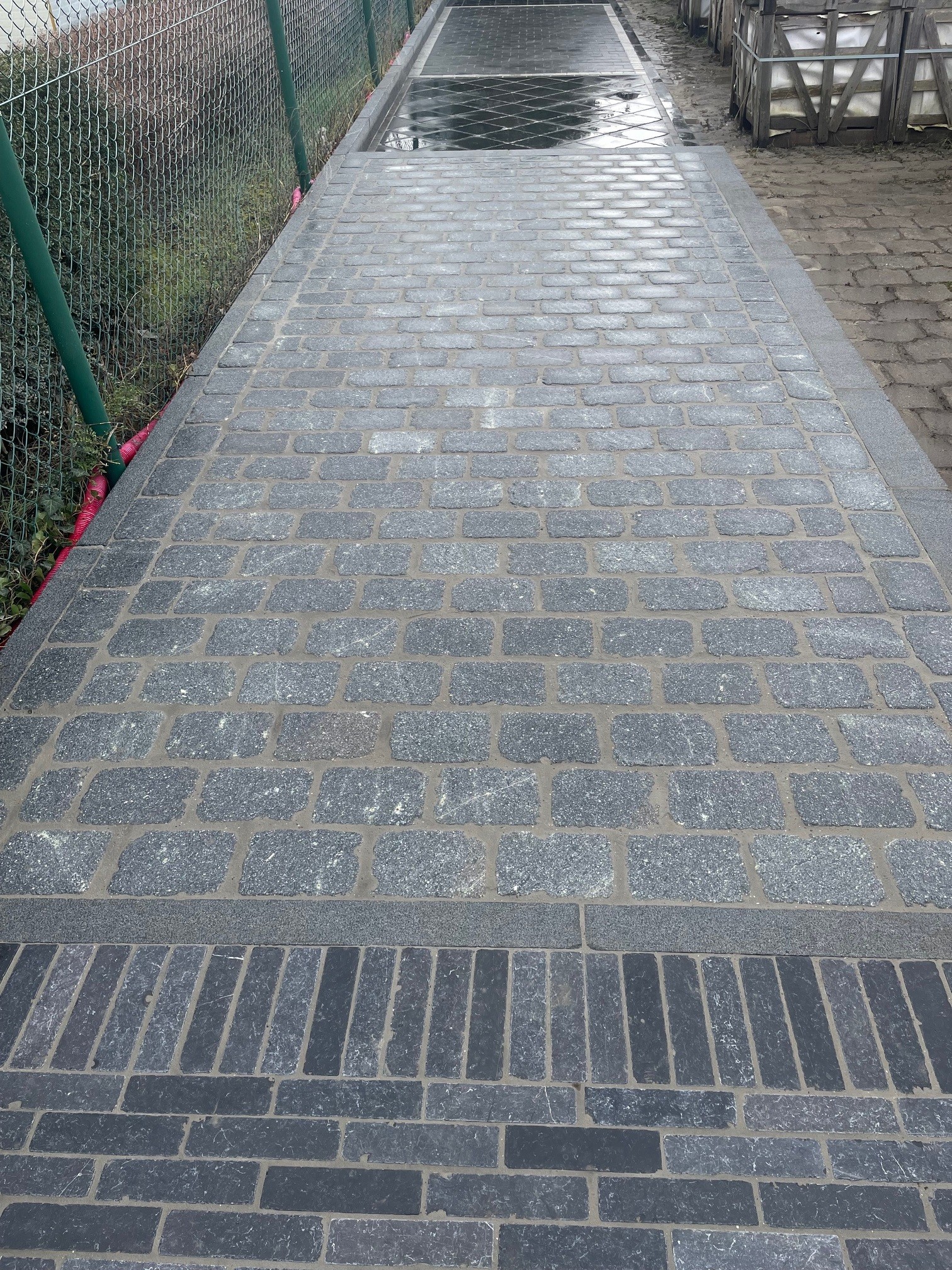 Gezaagde en gevlamde porfierkassei