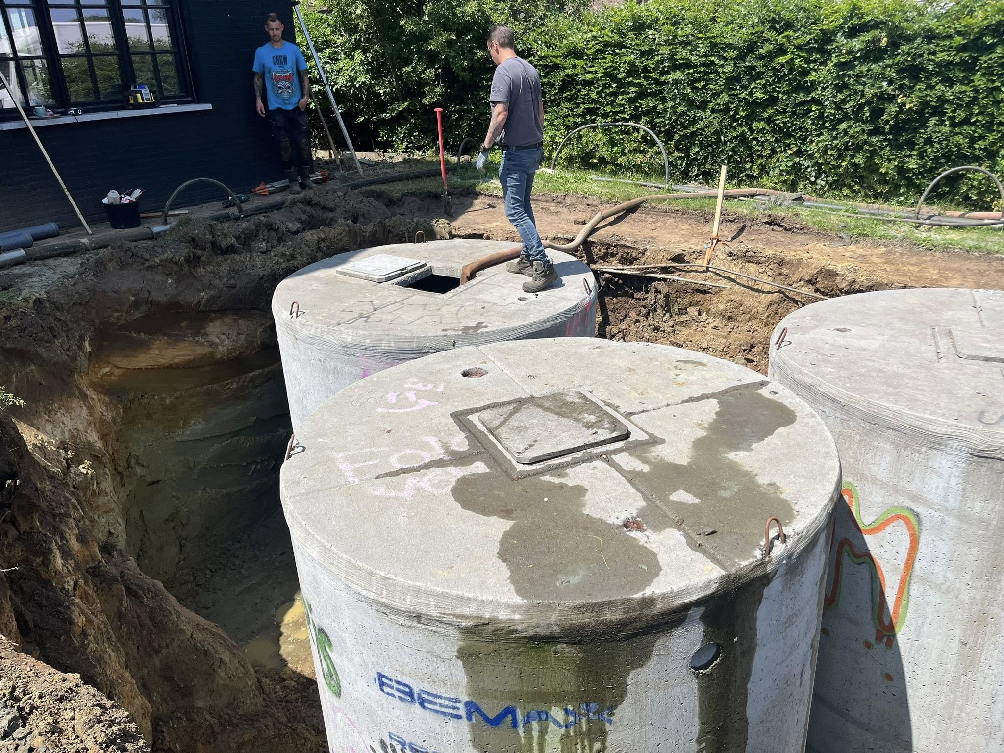 Plaatsen van regenputten – Grondwerken Moons